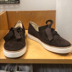 Ugg brown never worn